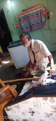 बुजुर्ग को परिवार ने छोड़ा, एसडीएम ने की मदद, वृद्धाश्रम पहुंचाया