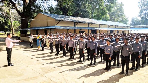 भांसी आईटीआई में संविधान दिवस पर दिलाई प्रतिज्ञा