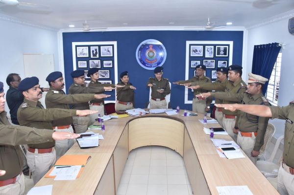 बस्तर पुलिस ने संविधान दिवस मनाया