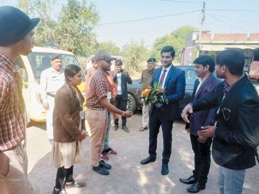 लोटस पब्लिक स्कूल के छात्र छात्राओं को संविधान दिवस पर मौलिक अधिकारों के बारे में जानकारी