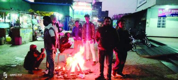 जरूरतमंदों को ठंड से राहत देने चौक-चौराहों में अलाव की व्यवस्था