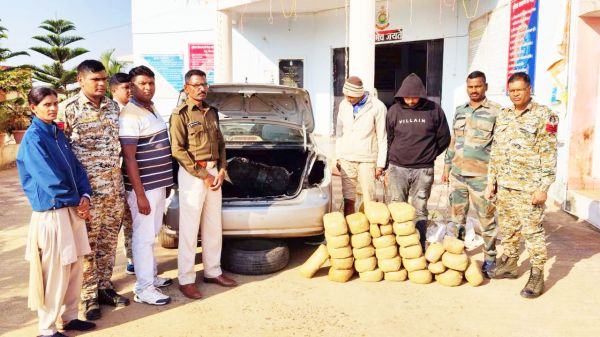 बैक लाइट व स्टेपनी में छुपा रखा था  5 लाख का गांजा, 2 आरोपी गिरफ्तार 