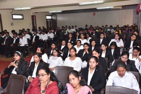 शपथ और व्याख्यान के साथ सीवीआरयू में मनाया गया संविधान दिवस