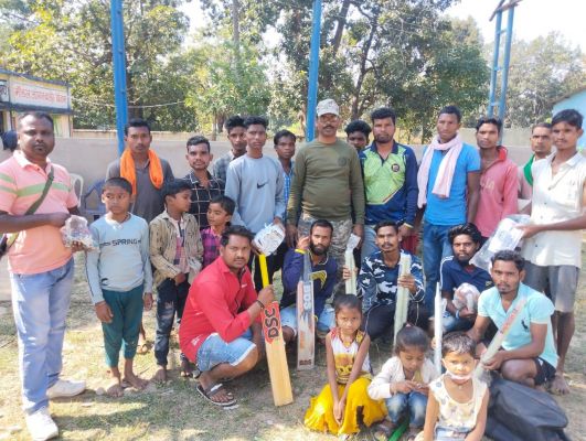 पुलिस ने ग्रामीणों को दी सायबर अपराधों से बचने की जानकारी