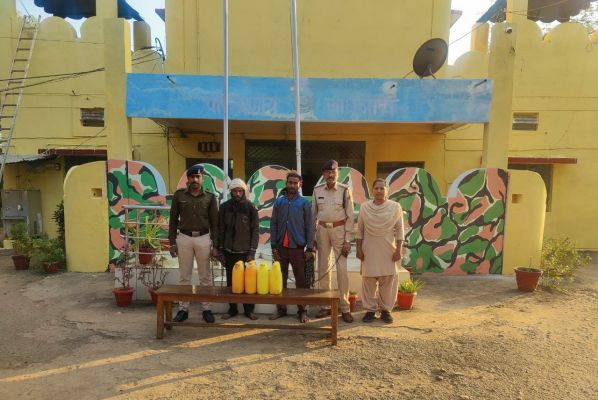 कच्ची शराब-महुआ लहान  के साथ दो पकड़ाए
