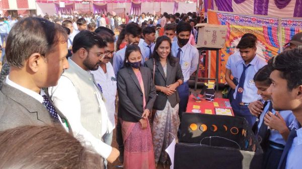 छुईखदान स्कूल में बाल मेला, बच्चों की हौसला अफजाई