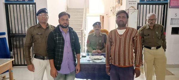 लोन दिलाने का झांसा दे ठगी,2 बंदी