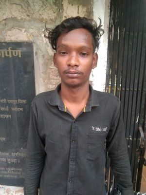 धारदार चाकू के साथ दो गिरफ्तार