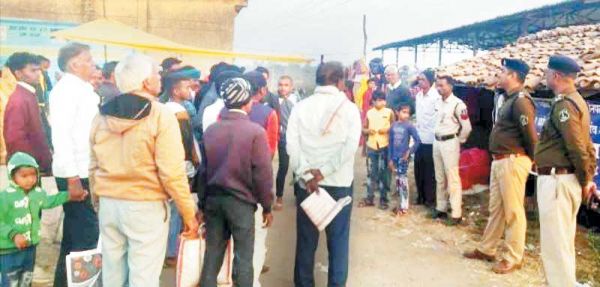 कानून की बारीकियों से अवगत कराने पुलिस पहुंची गाँव