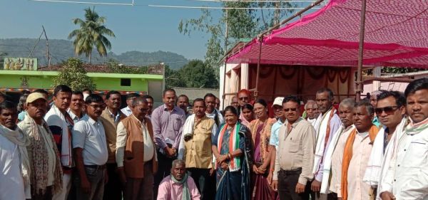 विधायक ने किया घठुला-पोड़ागांव-बिरनासिल्ली सडक़ निर्माण कार्य का भूमिपूजन 