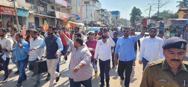 अत्यधिक बिजली बिल-अघोषित कटौती के विरोध में युवा मोर्चा ने कार्यालय घेराव