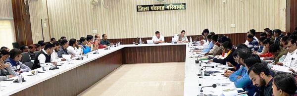 कलेक्टर ने की जिला पंचायत कार्यों की विस्तृत समीक्षा 
