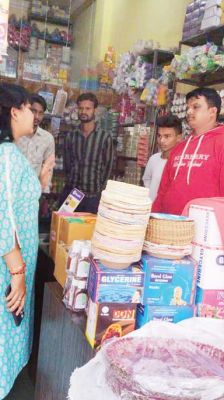 गुढिय़ारी से  प्रतिबंधित पॉलीथिन जप्त, 2 दुकानें सील