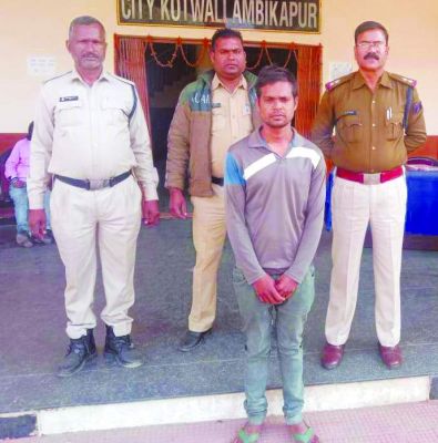 मोबाइल लूटकर तालाब में फेंका, आरोपी गिरफ्तार