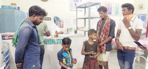 स्कूल जाते कुत्ते ने दो बच्चों को काटा, डायल 108 ने पहुंचाया अस्पताल