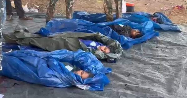 मुठभेड़ में मारे गए नक्सलियों की हुई पहचान, परिजन ले गये शव