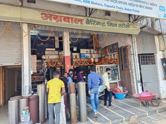 लगातार दूसरे दिन भी शहर के दुकानों के टूटे ताले