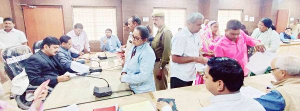 आवेदनों का समय सीमा के भीतर निराकरण करने  के निर्देश 