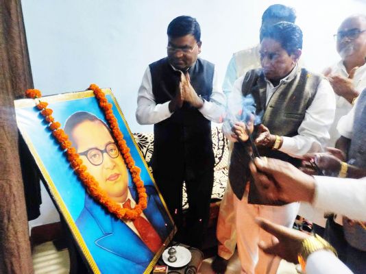 संविधान दिवस कार्यक्रम में शामिल हुए  अजा आयोग के अध्यक्ष व सदस्य