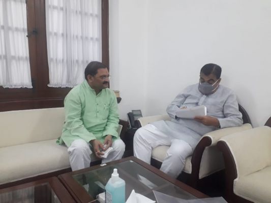 शासन के भेदभाव के कारण प्रभावित किसानों के साथ हुआ अन्याय- संतोष