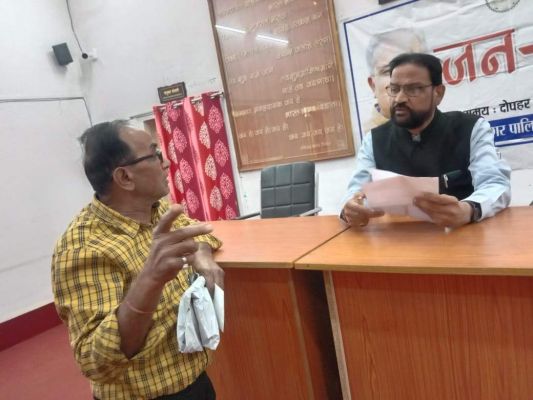 निगम में जन चौपाल,  आवेदनों का निराकरण