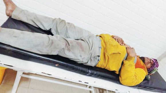 दो ट्रेलर भिड़ी, चालक घायल