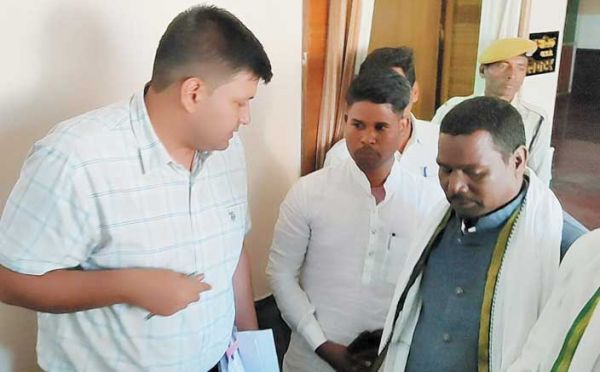 सचिव निलंबित, एसटी-एससी एक्ट का मामला दर्ज कर जेल भेजने की मांग