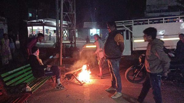 पारा गिरा, शीतलहर बढ़ी, पालिका की जलावन लकड़ी हो रही चोरी  