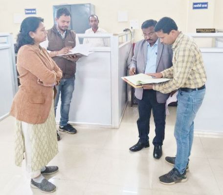कावरे ने जिला पंचायत कार्यालय का किया निरीक्षण 