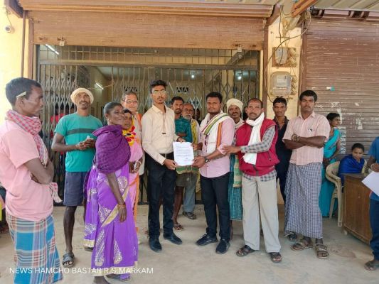 बैंक कर्मी के खिलाफ दुव्र्यवहार का आरोप, नाराजगी