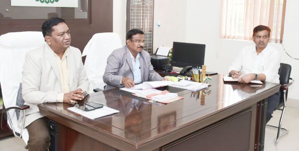 दलों के प्रतिनिधि नए मतदाताओं के  नाम सूची में कराएं नाम शामिल संभागायुक्त ने प्रतिनिधियों की ली बैठक