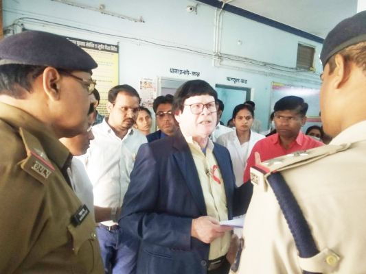 काम बंद कर डॉक्टर पहुंचे थाने, मांगी सुरक्षा