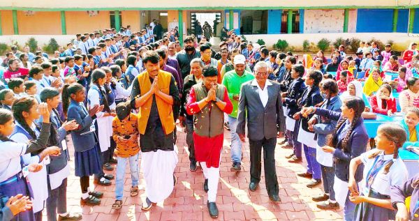 विद्यालय को ऊंचा उठाने और कमियों को दूर करने हेतु हरसंभव प्रयास करना हम सभी का दायित्व - हरीश