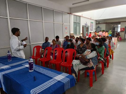 एम्स के विशेषज्ञ डॉक्टरों ने की नि:शुल्क गर्भाशय ग्रीवा जांच
