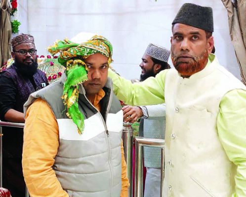 अस्पताल वाले बाबा के आस्ताने में दस्तारबंदी संपन्न