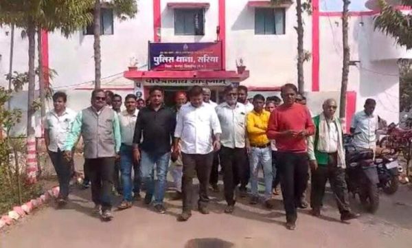 भाजपा नेता की गिरफ्तारी की मांग  को ले कांग्रेस का प्रदर्शन