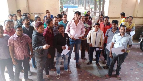 नियमितीकरण के लिए महापौर  और आयुक्त को सौंपा ज्ञापन  