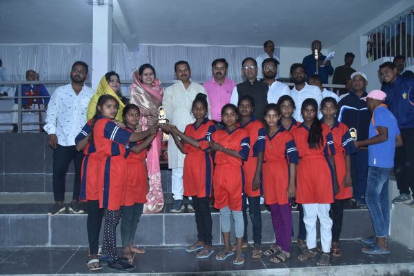खेलों से महिला-पुरूषों को जोडऩे पहल छत्तीसगढिय़ा ओलंपिक: जिला स्तरीय स्पर्धा के विजेता पुरस्कृत