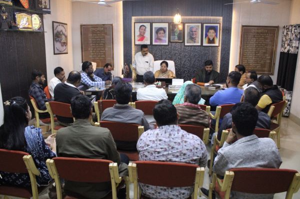 सोलर हाई मास्क लाईट स्थापित करने स्वीकृति  भूखंड नीलामी व भूमि आबंटन विषय  पर एमआईसी की बैठक में हुई चर्चा