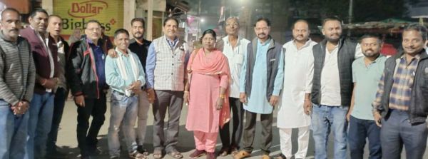 आरक्षण विधेयक पारित होने पर कांग्रेसियों ने मनाया जश्न