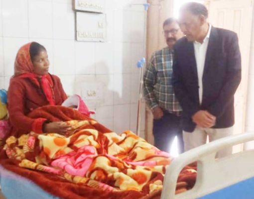 अस्पताल का निरीक्षण कर कलेक्टर ने लिया स्वास्थ्य सुविधाओं का जायजा