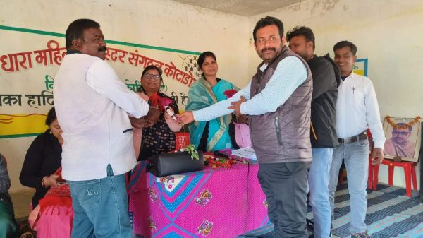 मोर आवास मोर अधिकार कार्यक्रम पर चर्चा, युवाओं ने किया भाजपा प्रवेश