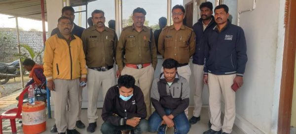 इंदिरा आवास योजना का फार्म भरवाने के नाम पर ठगी, 2 बंदी