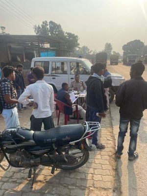 बिना हेलमेट व तीन सवारी चलने वाले  47 वाहन चालकों का कटा चालान