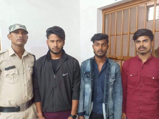 3 बाइक के साथ तीन आरोपी गिरफ्तार