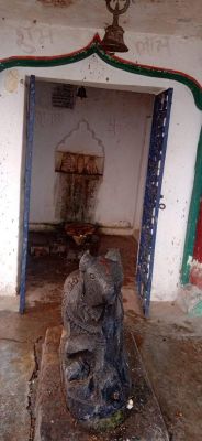 मंदिरों से मूर्तियां चोरी, थाने में शिकायत