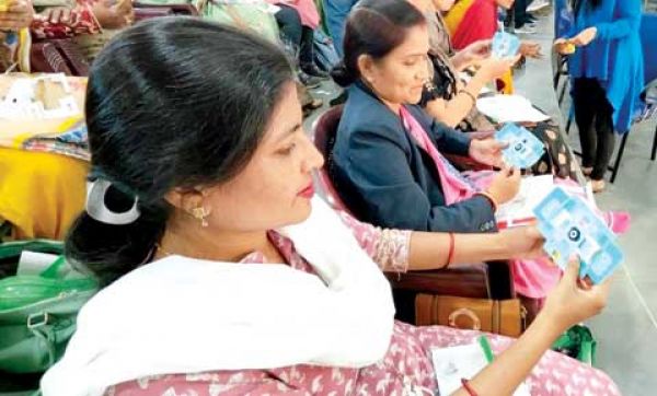 अब छुट्टी के दिन हो रही शिक्षकों की ट्रेनिंग