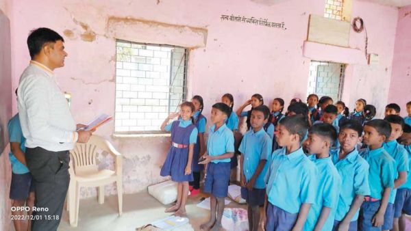 वनांचल क्षेत्र के बच्चों की शैक्षणिक प्रगति की जानकारी लेने बीईओ ने किया शालाओं का निरीक्षण