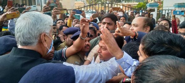 अस्पताल में 4 नवजात की मौत,  भाजपाइयों ने किया प्रदर्शन