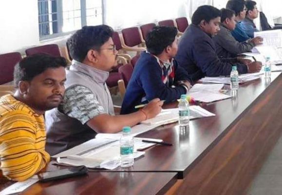 कलेक्टर ने की योजनाओं की समीक्षा